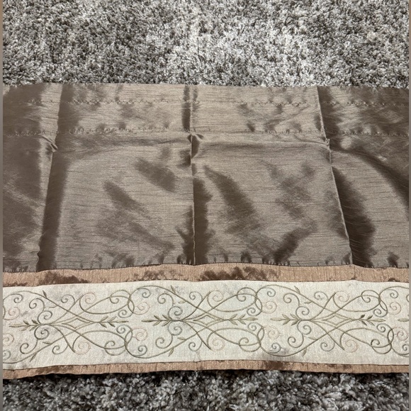 Green/Beige Valence Curtain - Picture 1 of 3